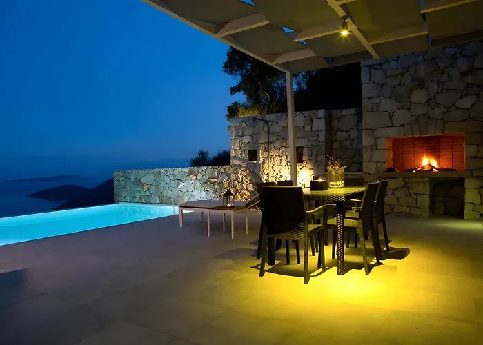 Romantic Gialos Over Mikros * Fternon